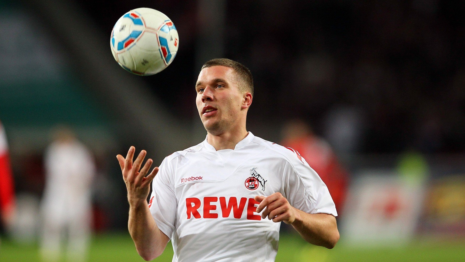 巴特尔通过细致的防守和坚韧的精神,带领袋鼠队稳固防线,巴特尔吧