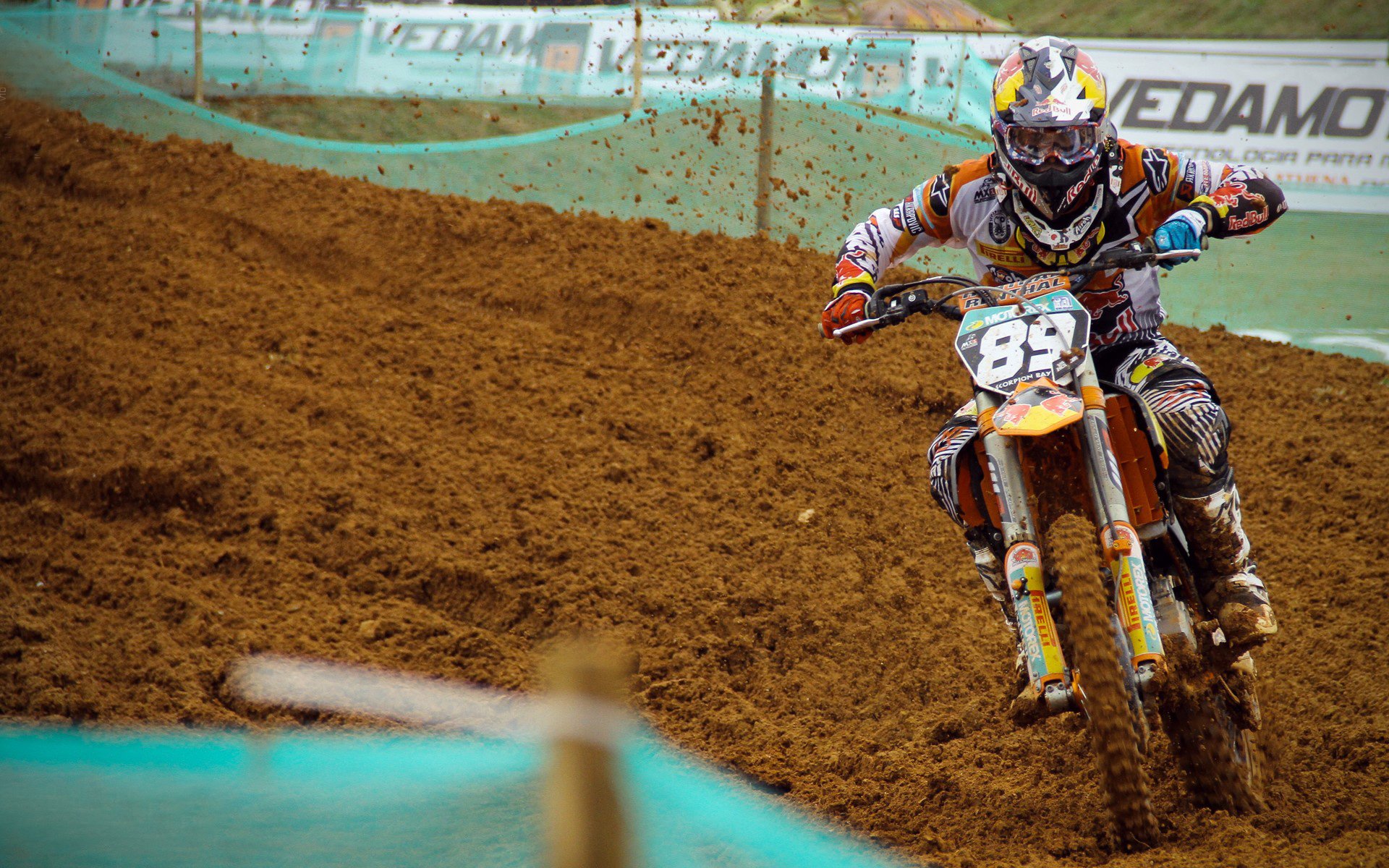 爱游戏娱乐平台-布克节奏变化让对手防不胜防，布克入场